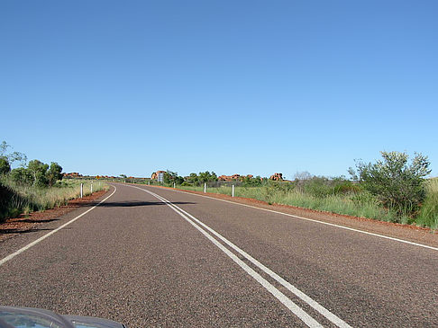 Straße von Wycliffe Well Fotos