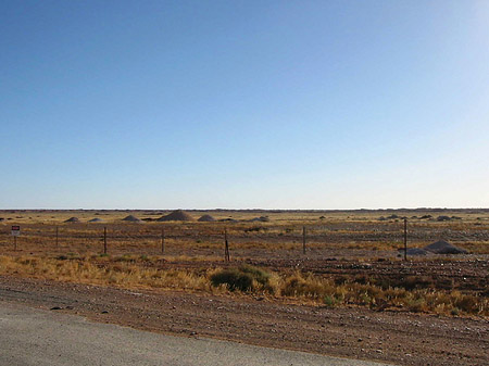 Straße im Outback Fotos