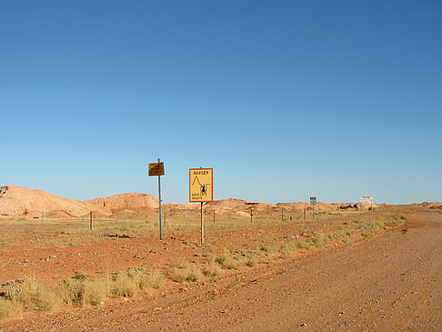 Straße im Outback Fotos