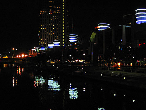Melbourne in der Nacht Foto 