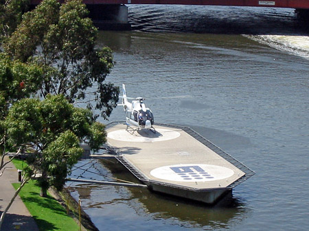 Yarra River mit Schiff