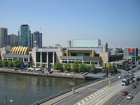 Yarra River mit Stadt