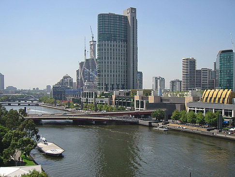 Yarra River mit Stadt Fotos