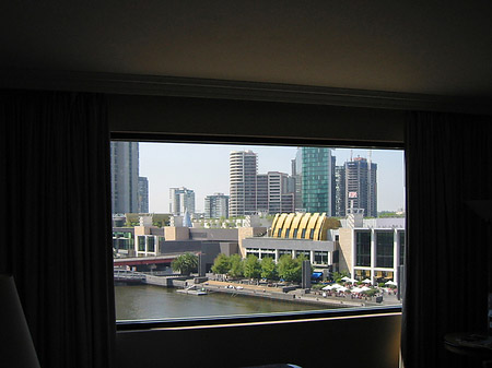 Yarra River mit Stadt Foto 